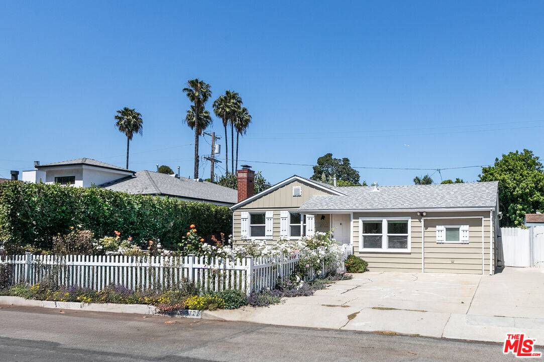 Los Angeles, CA 90064,2722 Granville Ave