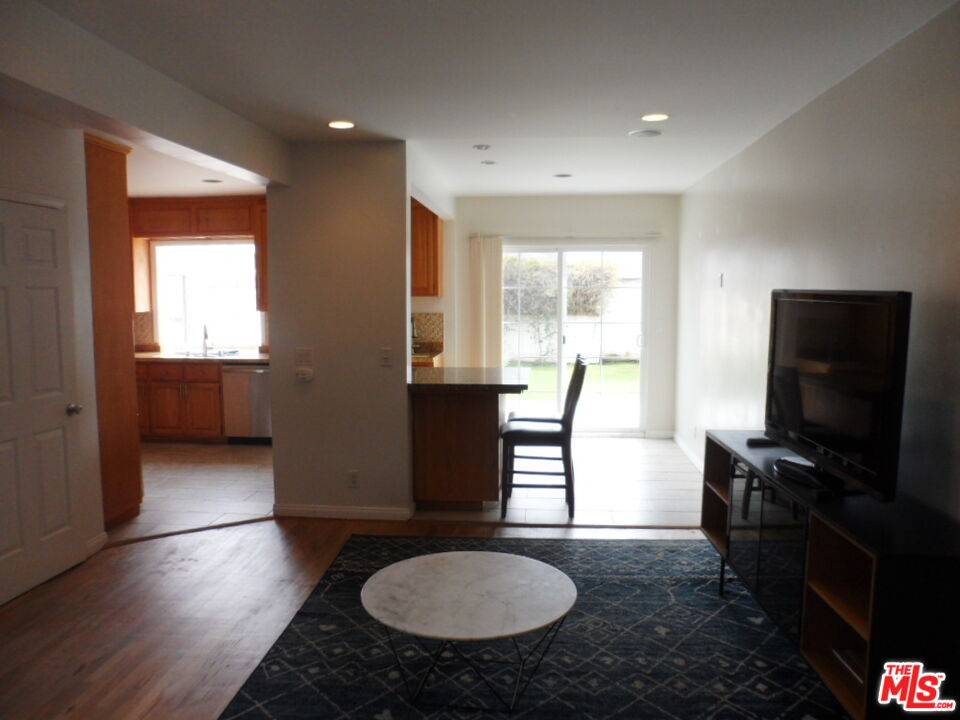 Los Angeles, CA 90066,12566 Woodbine St