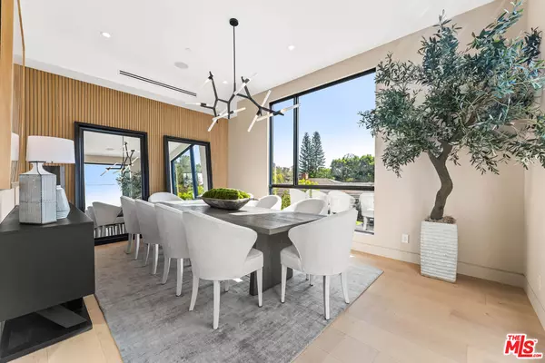 12119 Travis St, Los Angeles, CA 90049