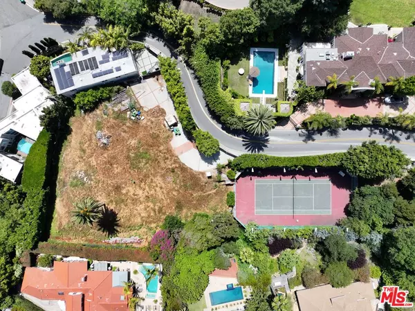 Beverly Hills, CA 90210,1120 Summit Dr