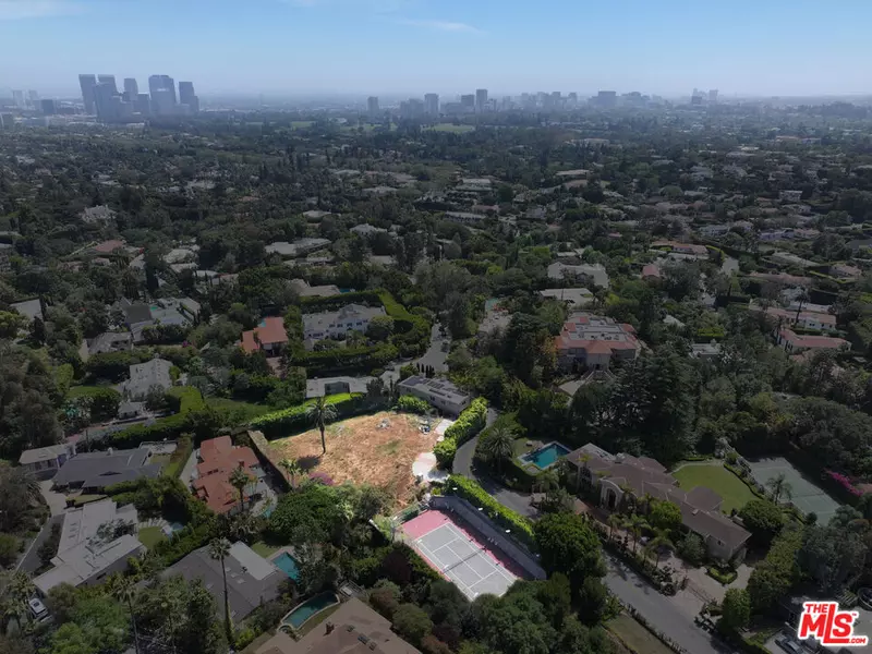 1120 Summit Dr, Beverly Hills, CA 90210