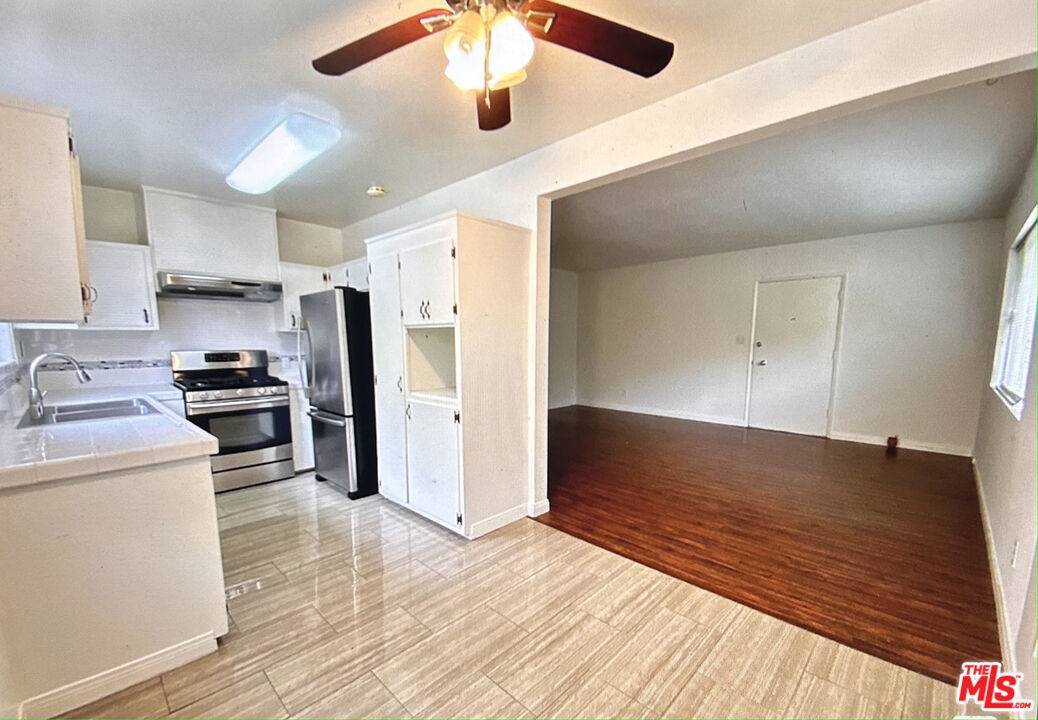 1868 10th St #6, Santa Monica, CA 90404