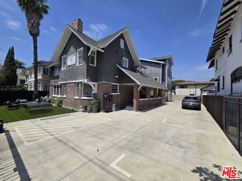 Los Angeles, CA 90007,1257 W Adams Blvd