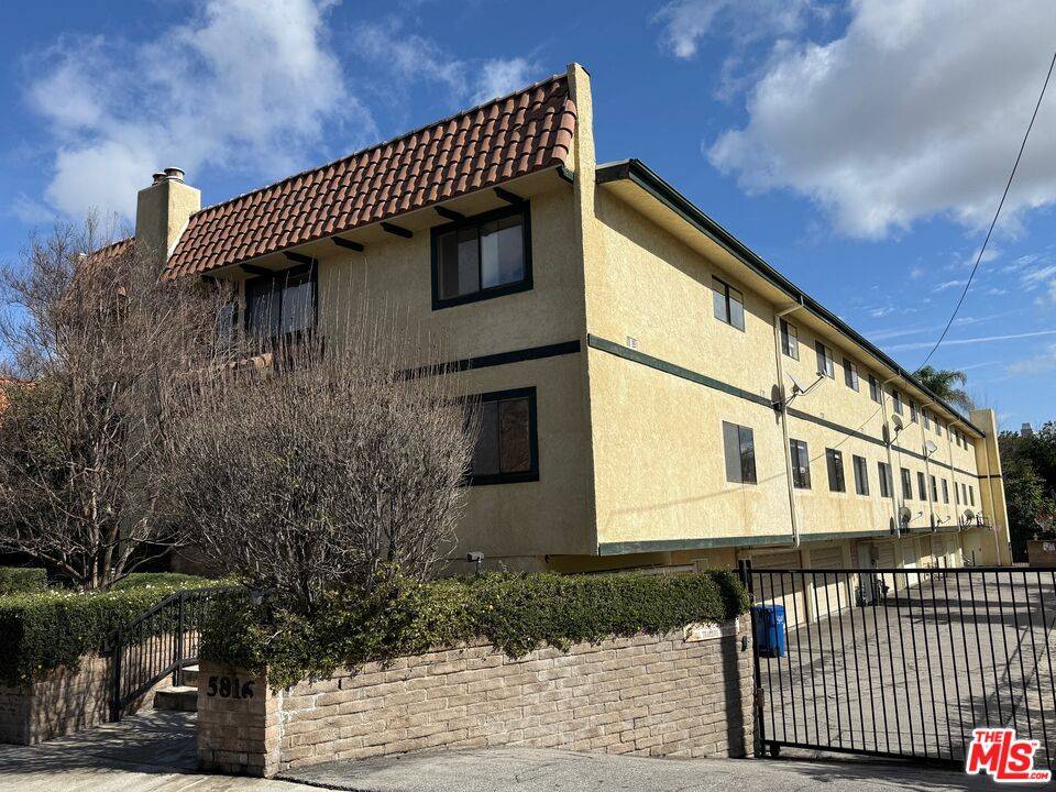 Tarzana, CA 91356,5816 Etiwanda Ave #5