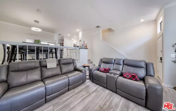 Van Nuys, CA 91405,14937 Sherman Way #2