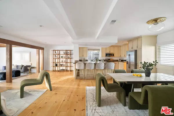 Woodland Hills, CA 91367,20212 Oxnard St