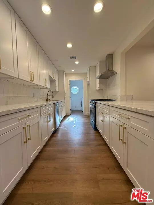 Los Angeles, CA 91343,9846 Monogram Ave