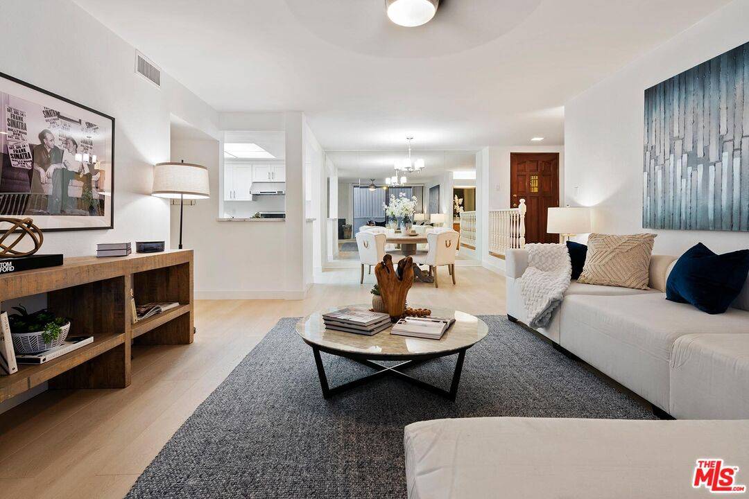 838 S Barrington Ave #103, Los Angeles, CA 90049