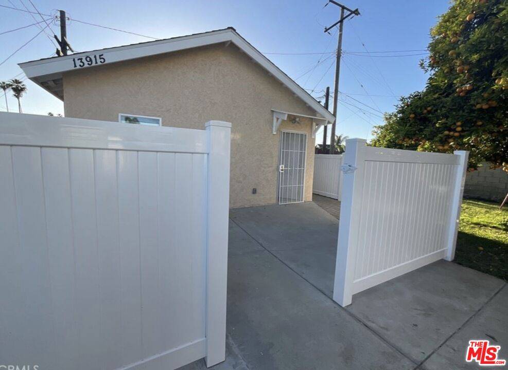 Paramount, CA 90723,13915 Anderson