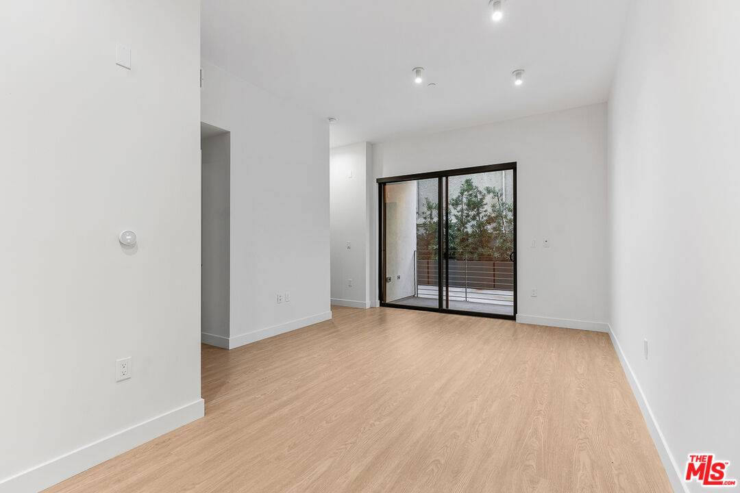 Los Angeles, CA 90034,3667 Keystone Ave #133