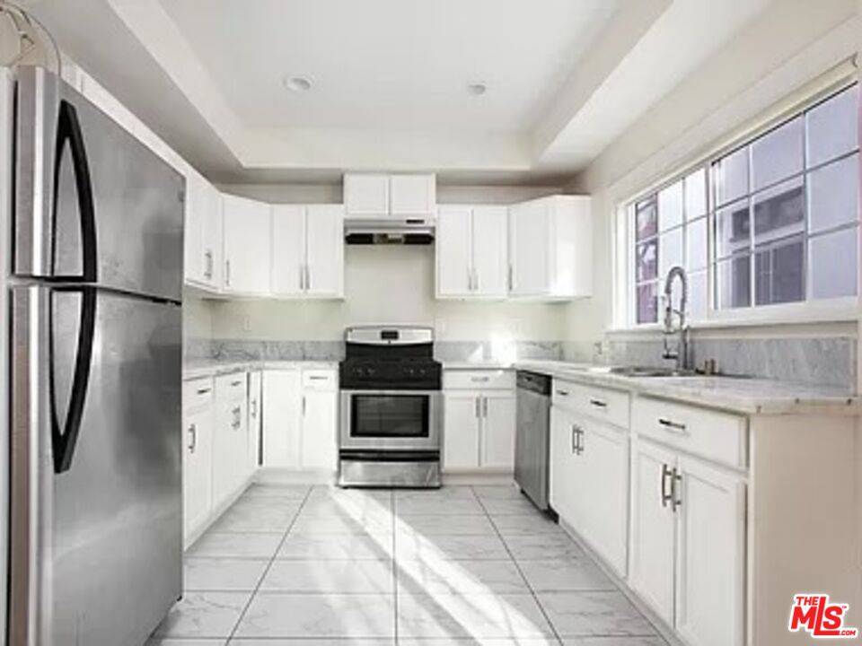 Los Angeles, CA 90019,1012 S ORANGE DR