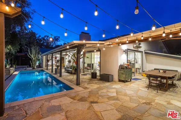 6570 Lakeridge Rd, Los Angeles, CA 90068