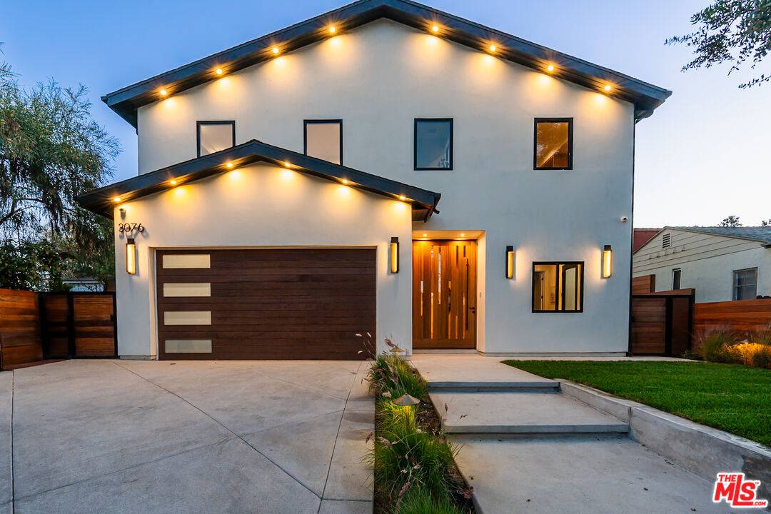 Los Angeles, CA 90039,3076 Glenhurst Ave