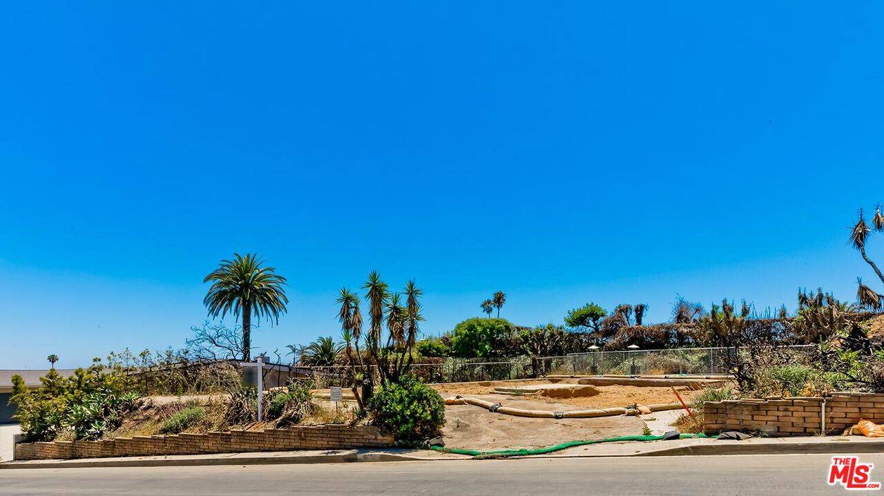 Pacific Palisades, CA 90272,1033 Lachman Ln