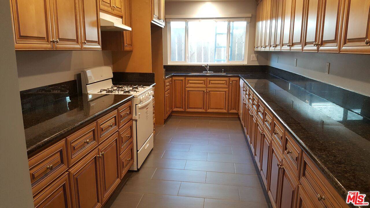 15746 MAGNOLIA #1/2, Encino, CA 91436