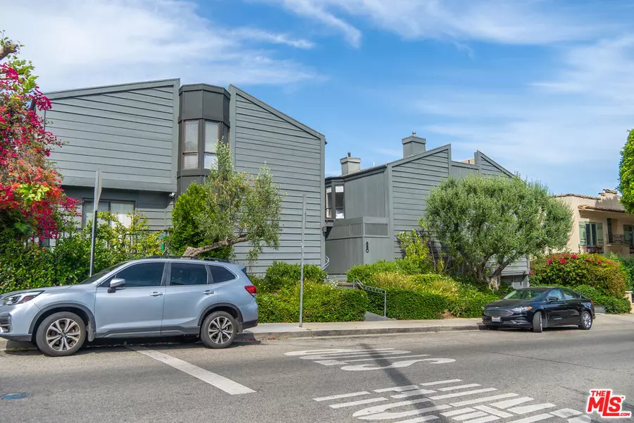 880 Hilldale Ave #10, West Hollywood, CA 90069