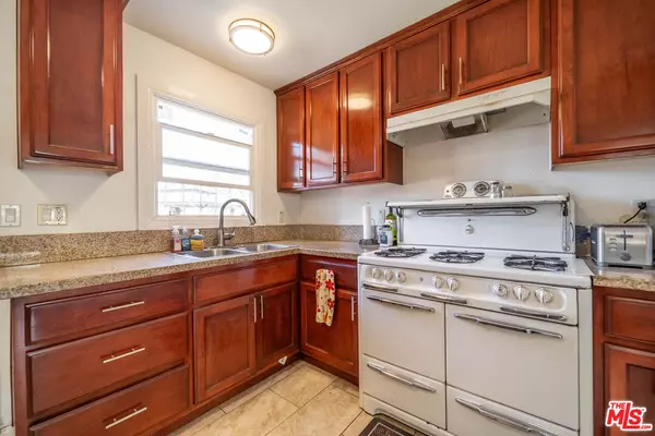 Compton, CA 90220,925 W Magnolia St