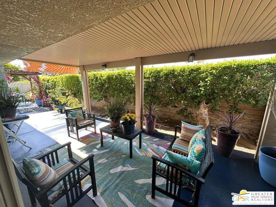 1533 N Sunflower Ct, Palm Springs, CA 92262