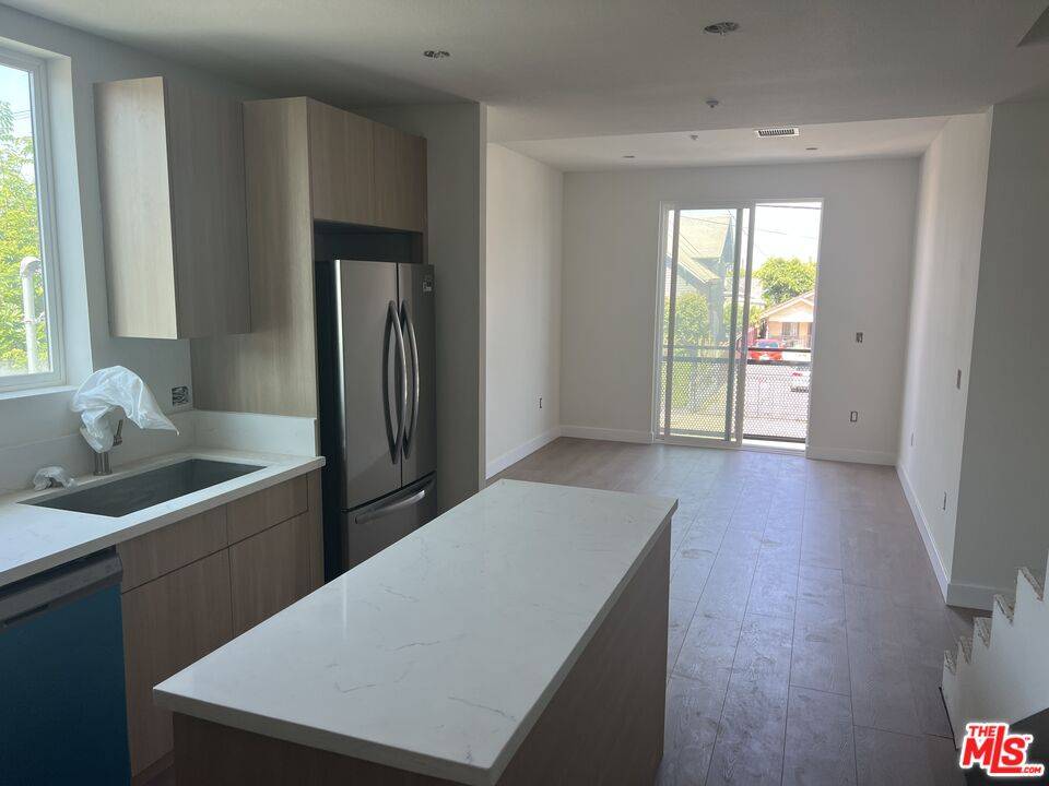 Los Angeles, CA 90006,1228 S Berendo St