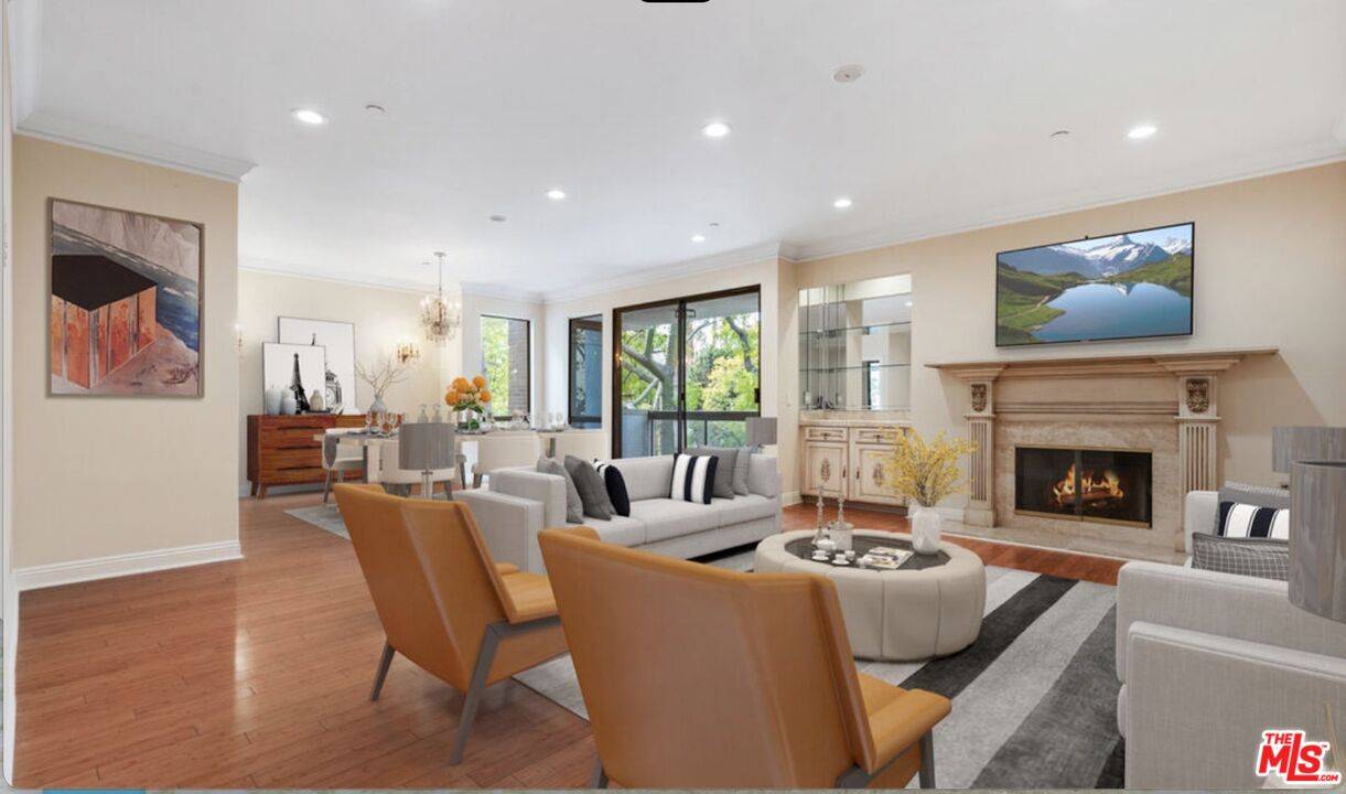 Beverly Hills, CA 90210,324 N Palm Dr #206