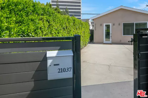 Woodland Hills, CA 91364,21037 Costanso St