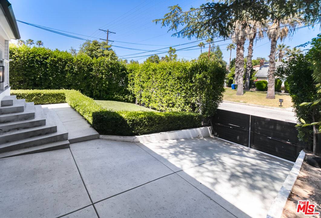 Tarzana, CA 91356,5433 Tampa Ave