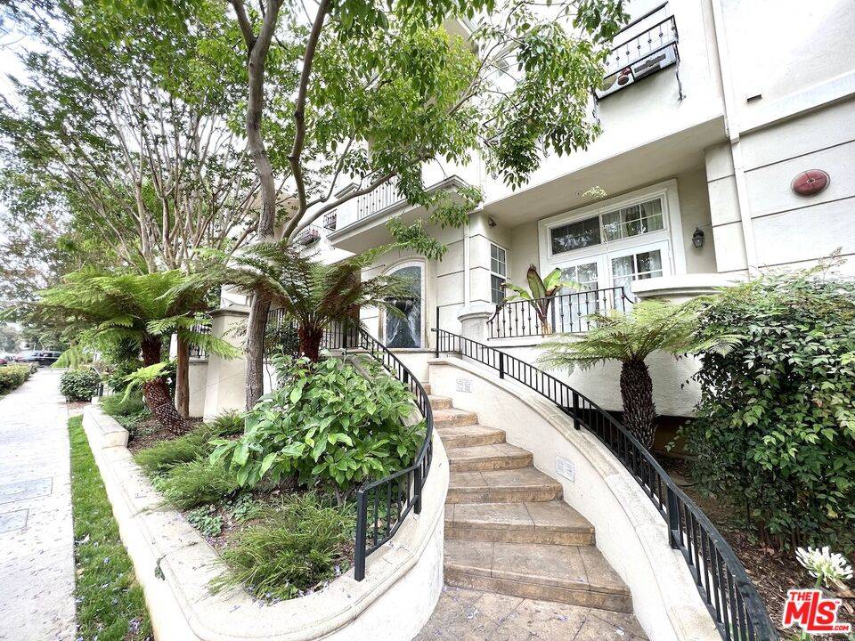 Los Angeles, CA 90049,11680 Montana Ave #305