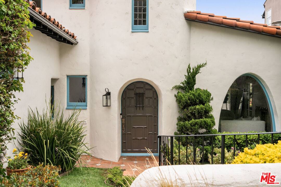 3716 Effingham Pl, Los Angeles, CA 90027