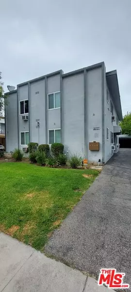 10717 Bloomfield St, North Hollywood, CA 91602