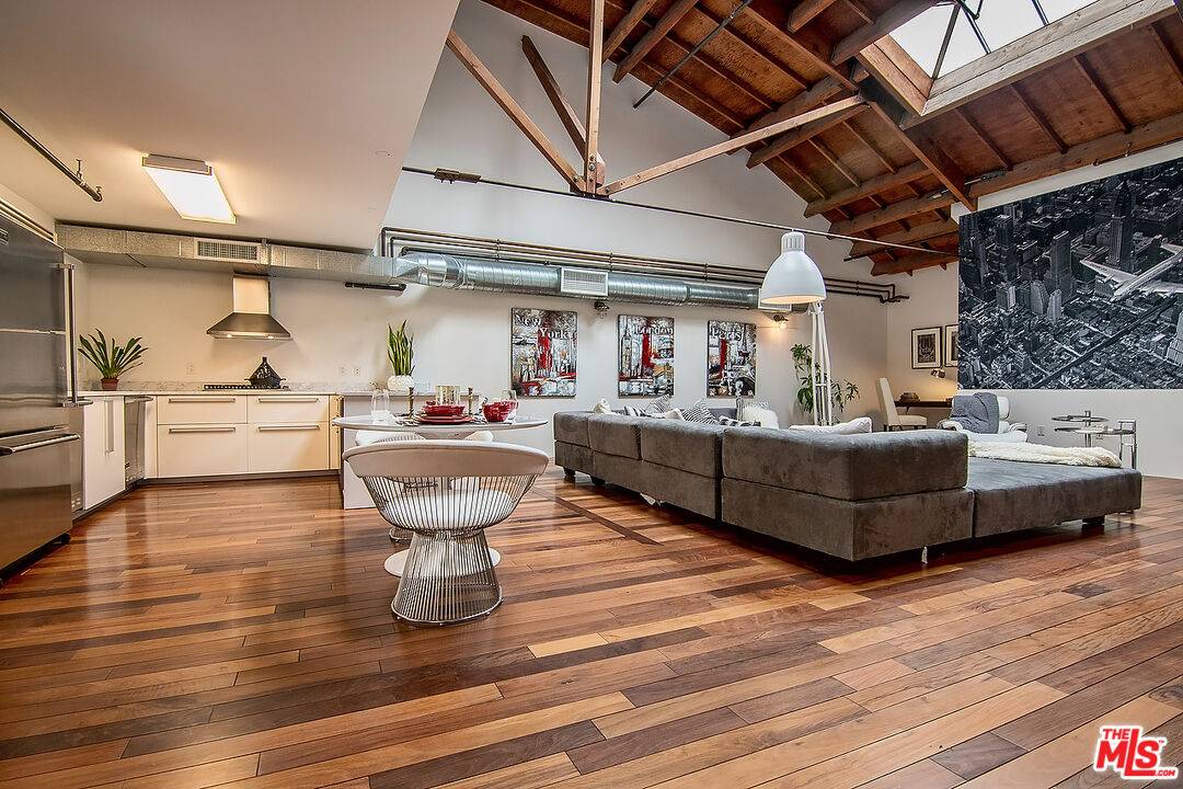 Venice, CA 90292,1046 Princeton Dr #205