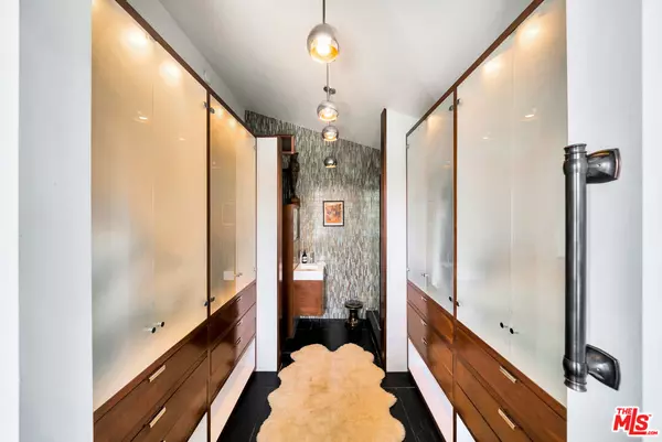 Los Angeles, CA 90046,8306 Yucca Trl