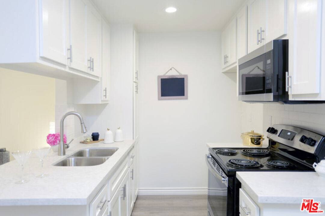 536 Manhattan Pl #426, Los Angeles, CA 90020