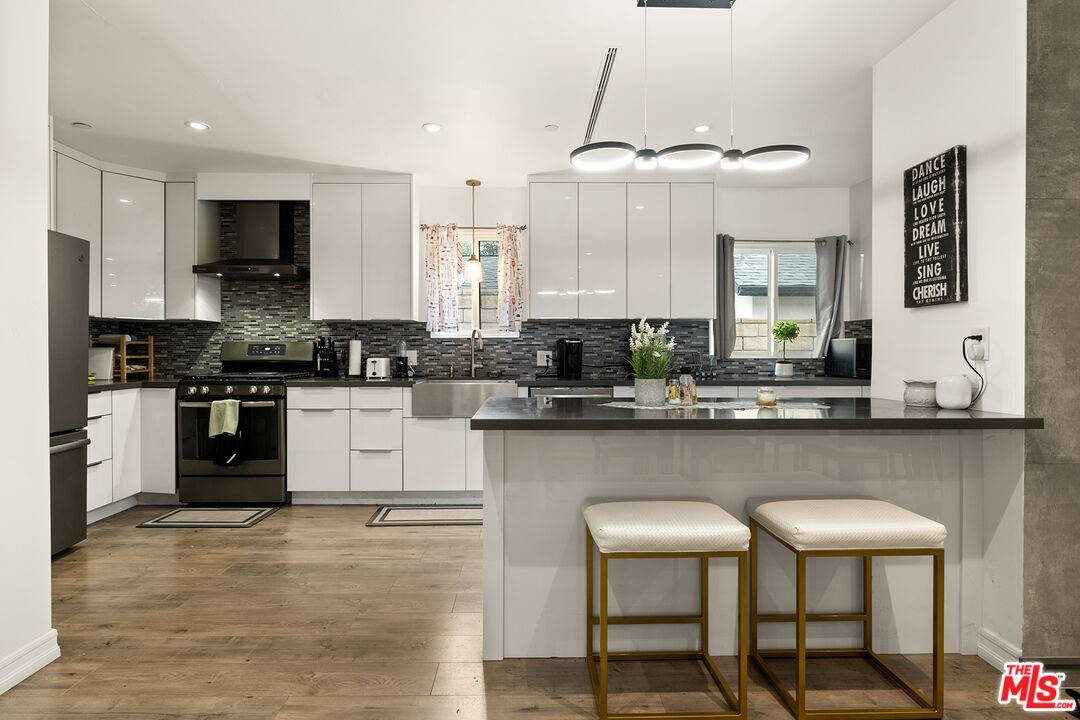 Valley Village, CA 91607,5720 Gentry Ave