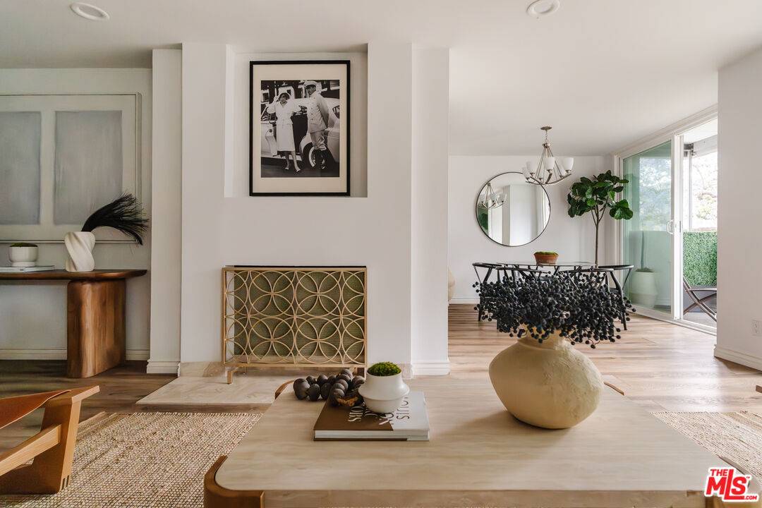 Beverly Hills, CA 90210,424 N Palm Dr #101