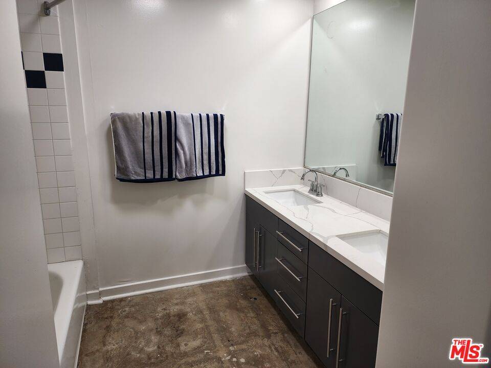 Los Angeles, CA 90014,711 S Olive St #309