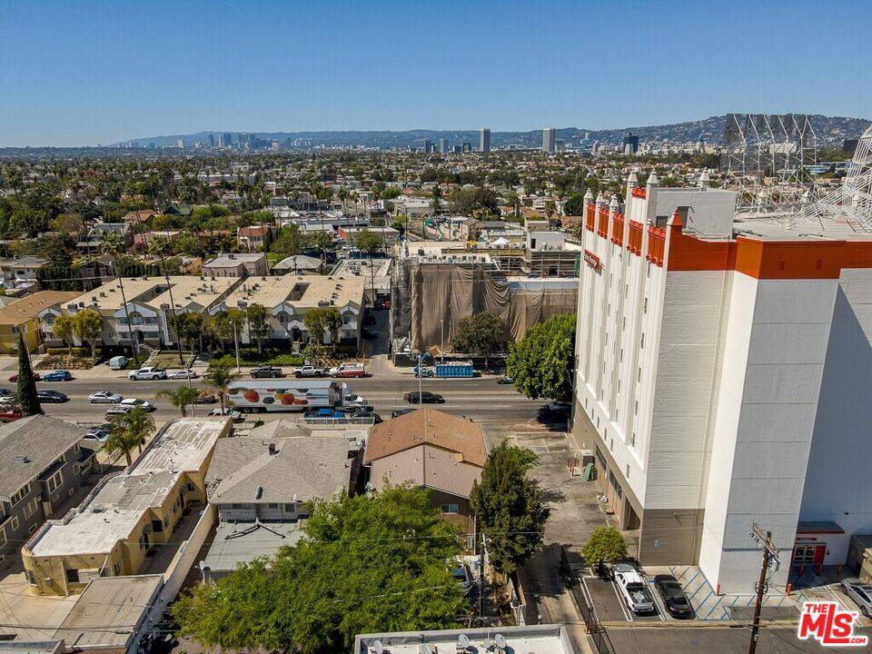 Los Angeles, CA 90019,1320 Crenshaw Blvd