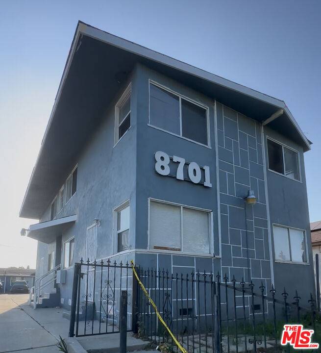 8703 Orchard Ave, Los Angeles, CA 90044