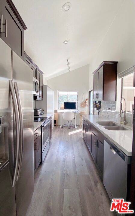 Irvine, CA 92620,111 Lakepines