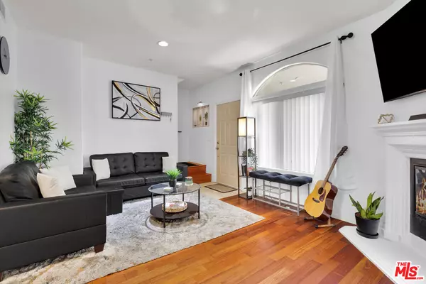 7124 Woodman Ave #3, Van Nuys, CA 91405