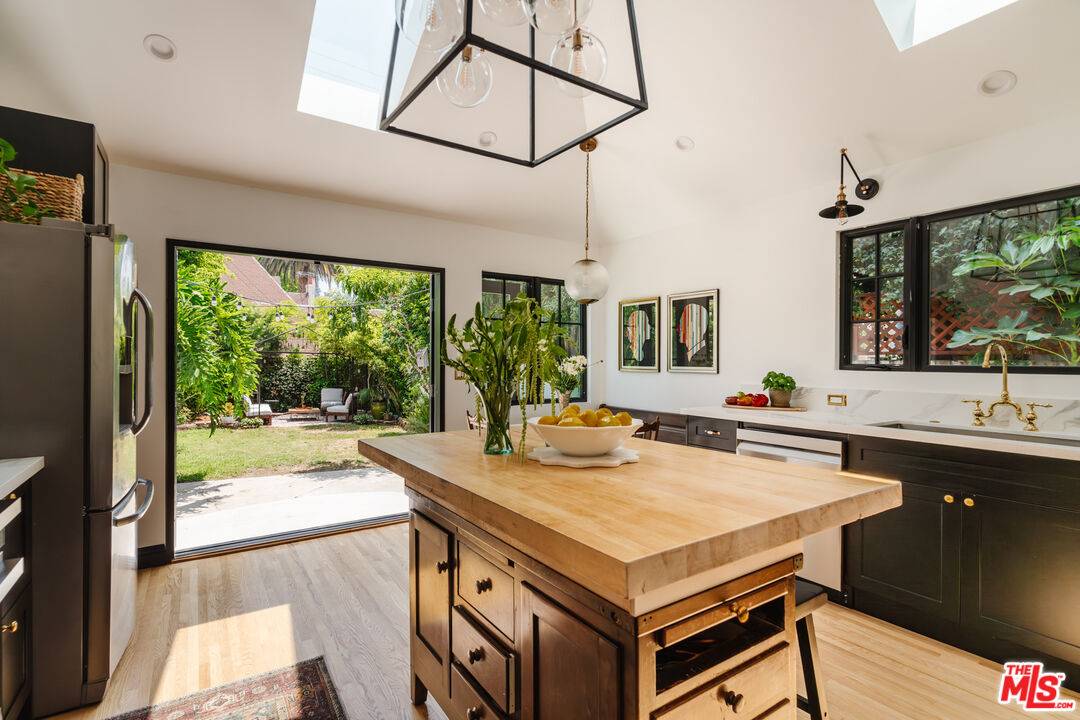 Glendale, CA 91205,1222 Reynolds Dr