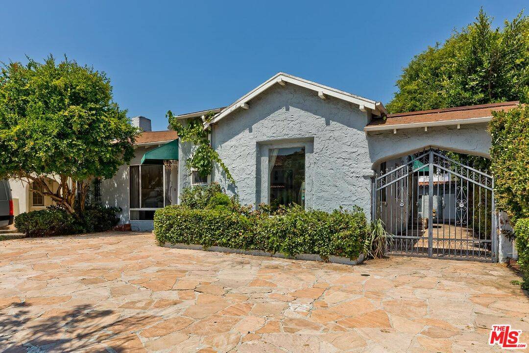 217 S Le Doux Rd, Beverly Hills, CA 90211
