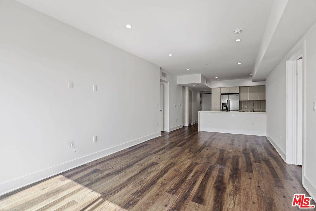 Los Angeles, CA 90025,1233 Westgate #207