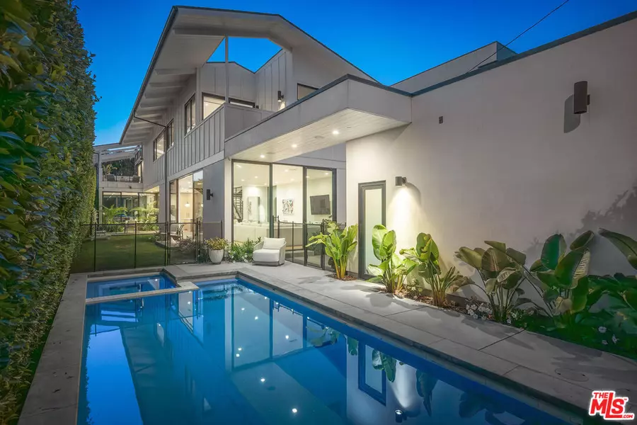 1052 Palms Blvd, Venice, CA 90291