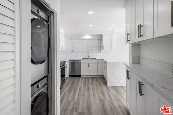 Newport Beach, CA 92660,919 Bayside Dr #K4