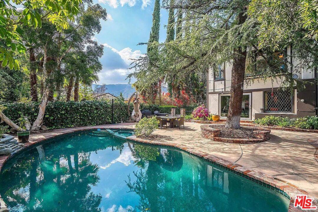 1944 Montecito Dr, Glendale, CA 91208