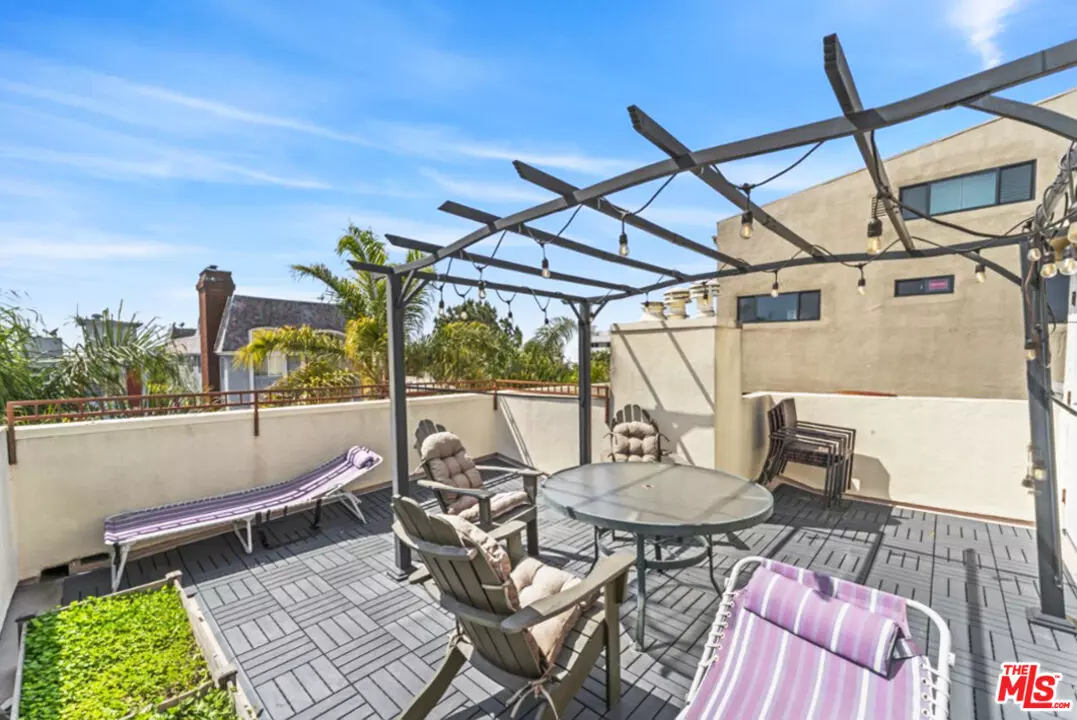 Los Angeles, CA 90064,2340 Fox Hills Dr #PH #5