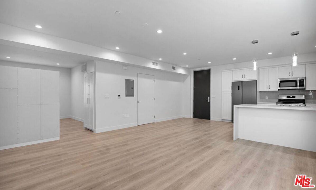 Los Angeles, CA 90064,2336 Westwood Blvd #203