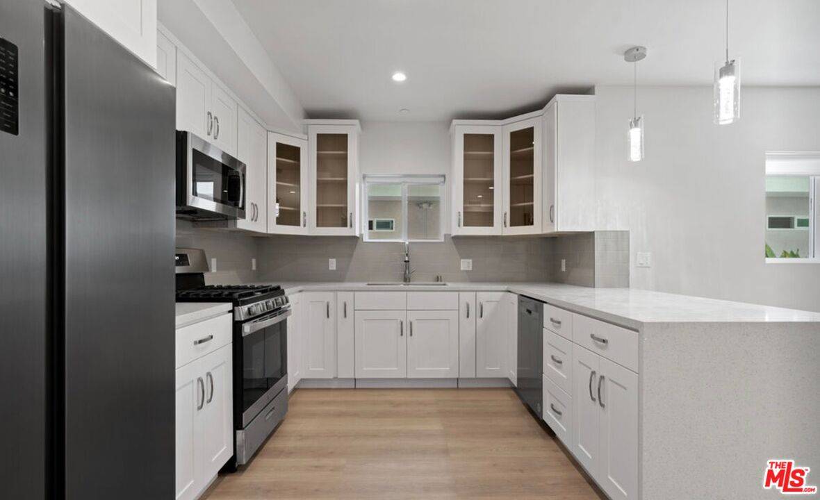 Los Angeles, CA 90064,2336 Westwood Blvd #203