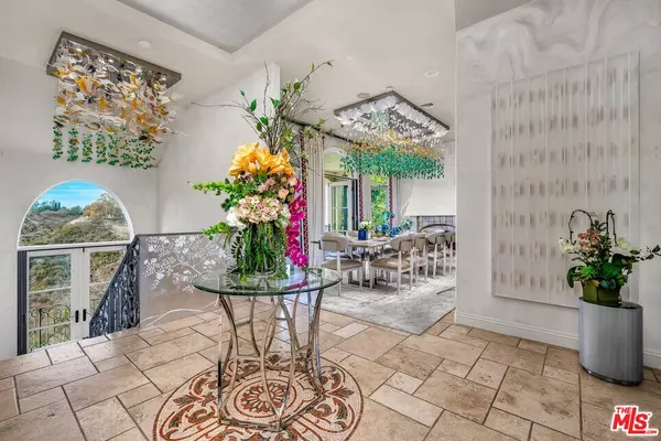 Beverly Hills, CA 90210,3110 Benedict Canyon Dr