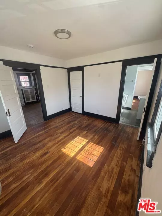 Los Angeles, CA 90037,146 W 58th St